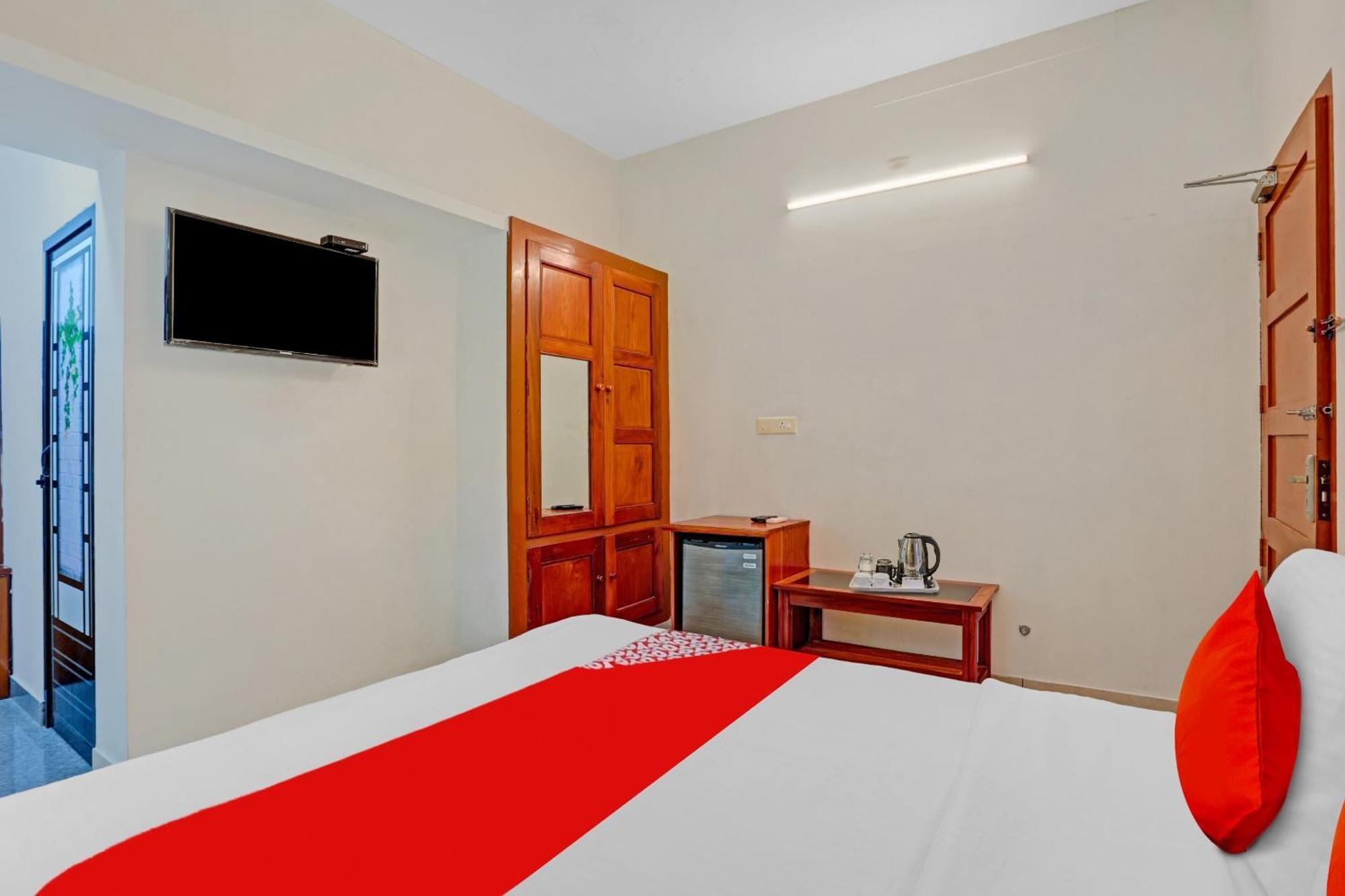Flagship Hotel Adara Residency Thiruvananthapuram Esterno foto